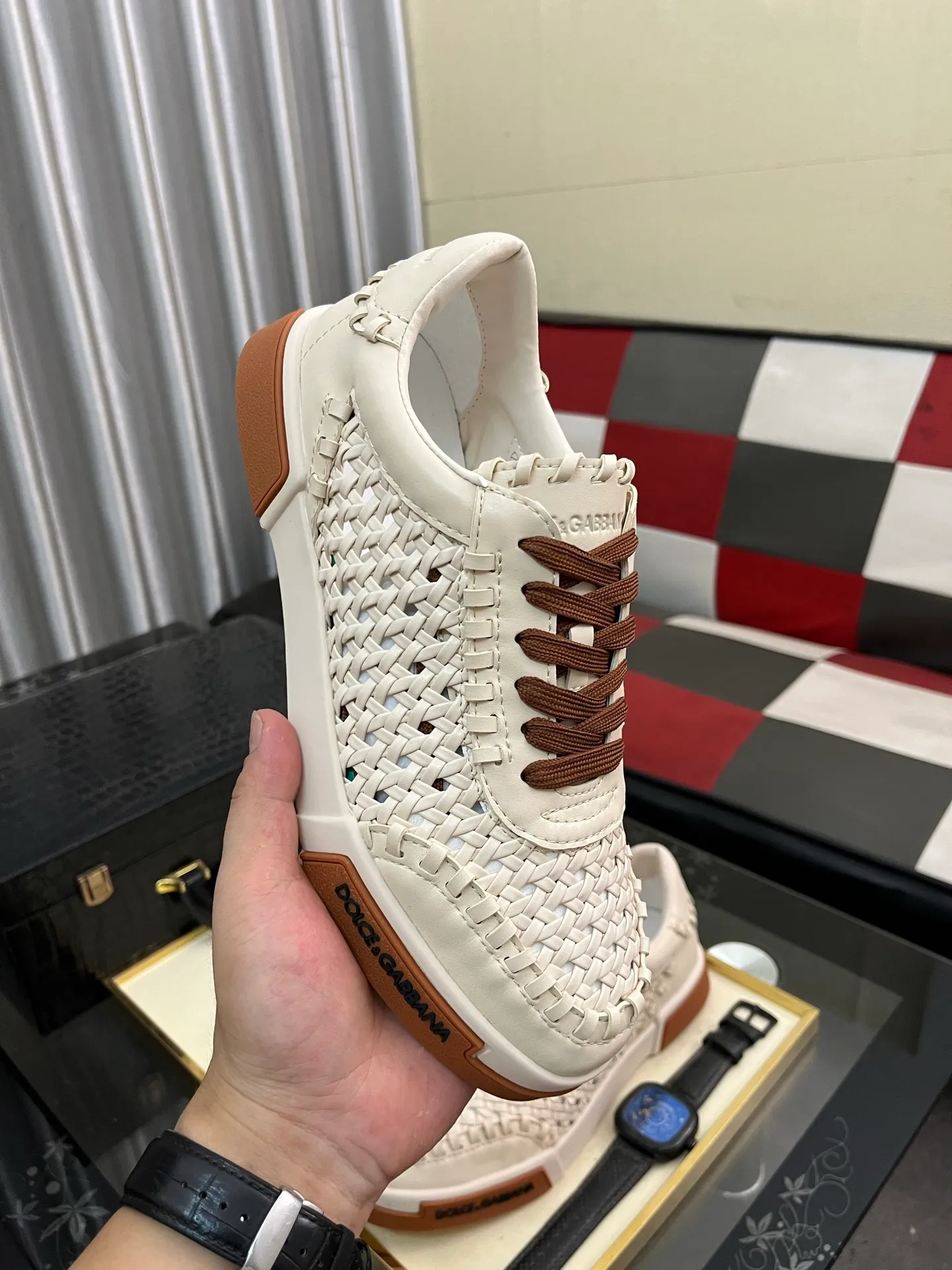 Men's shoes 💰458⌚️⌚️DG's latest popular casual shoes 🔥🔥, the tongue has the brand's iconic details, and the combination of silk cowhide and cow suede enhances the style. Fashionable and versatile, it can complement any look. Create an exquisite design with unique dynamic vitality and modern atmosphere, showing modern elegance. Size: 38-463️⃣Colors available
